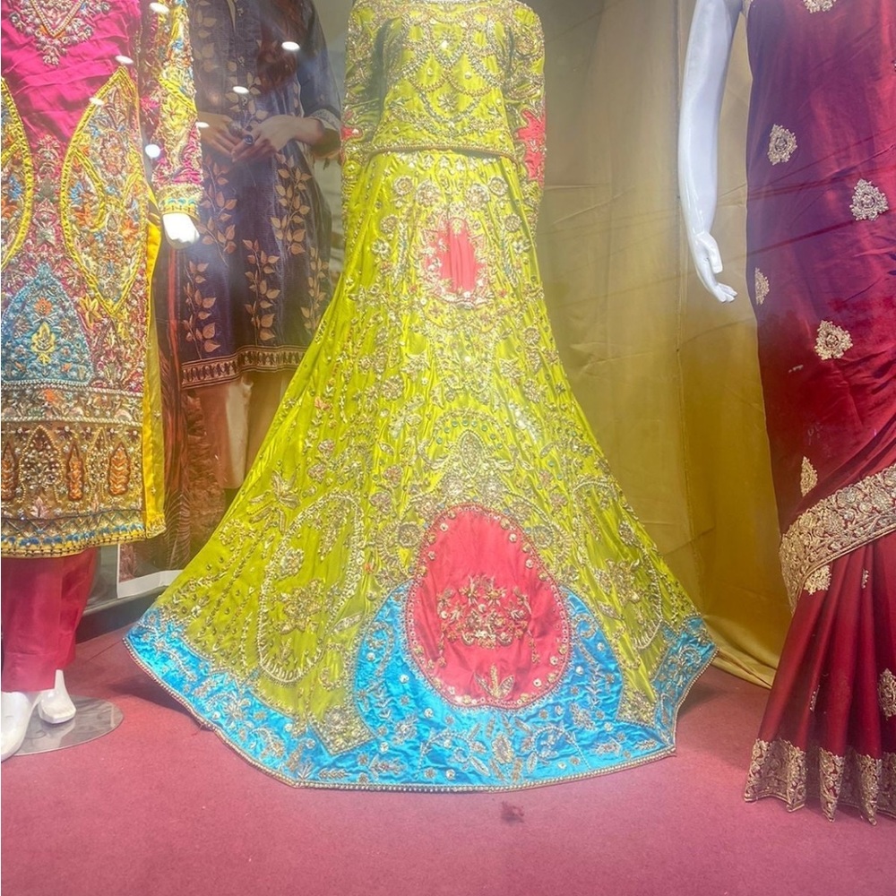 COPY - Pakistani wedding dress - Picture 3 of 9